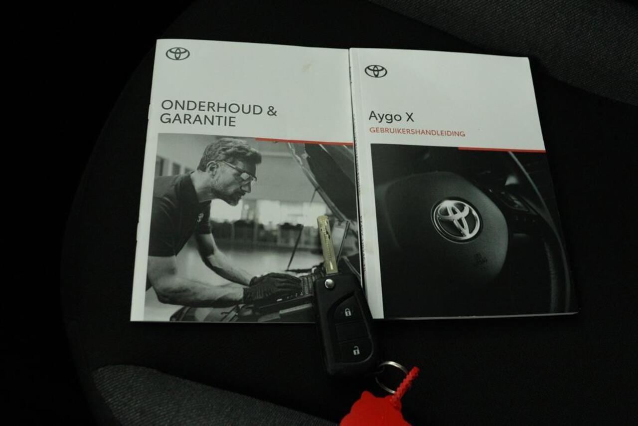 Toyota AYGO X 1.0 VVT-i MT Play | Apple Carplay/Android Auto | Airco | Parkeercamera | Adaptieve Cruise-Control |
