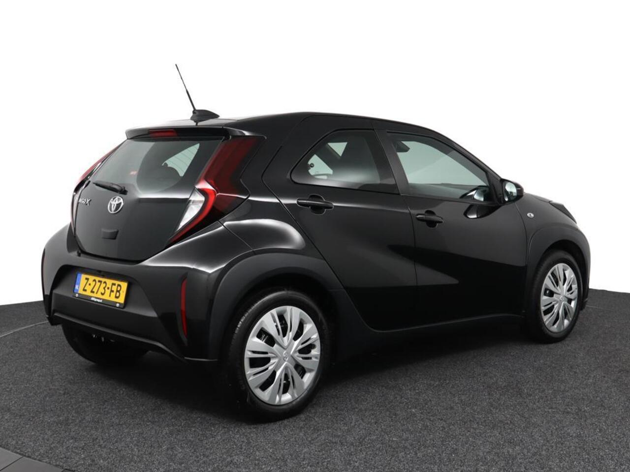 Toyota AYGO X 1.0 VVT-i MT Play | Apple Carplay/Android Auto | Airco | Parkeercamera | Adaptieve Cruise-Control |