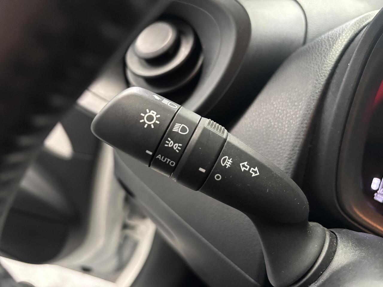 Toyota AYGO X 1.0 VVT-i MT Play APPLE CARPLAY/ANDROID AUTO, SLECHTS 54.664KM!!!