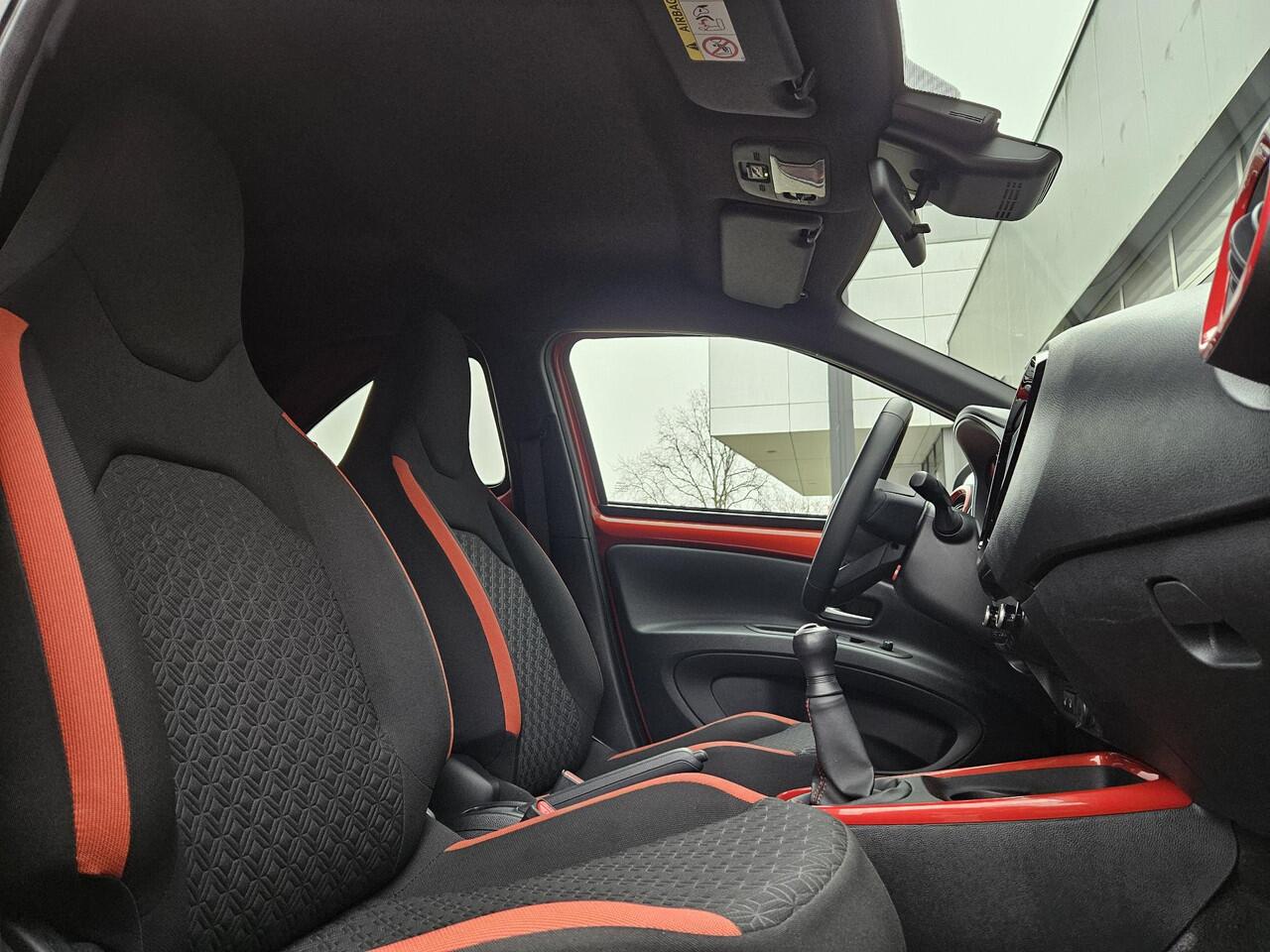 Toyota AYGO X 1.0 VVT-i MT Premium Special | Parkeersensoren rondom | Full map Navigatie | Keyless/Smart entry |