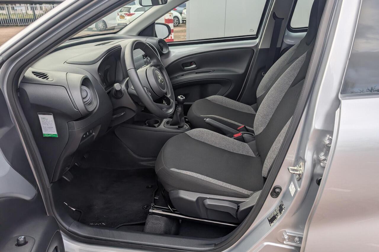 Toyota AYGO X 1.0 VVT-i MT Play Apple Carplay | Metallic lak | Achteruitrijcamera