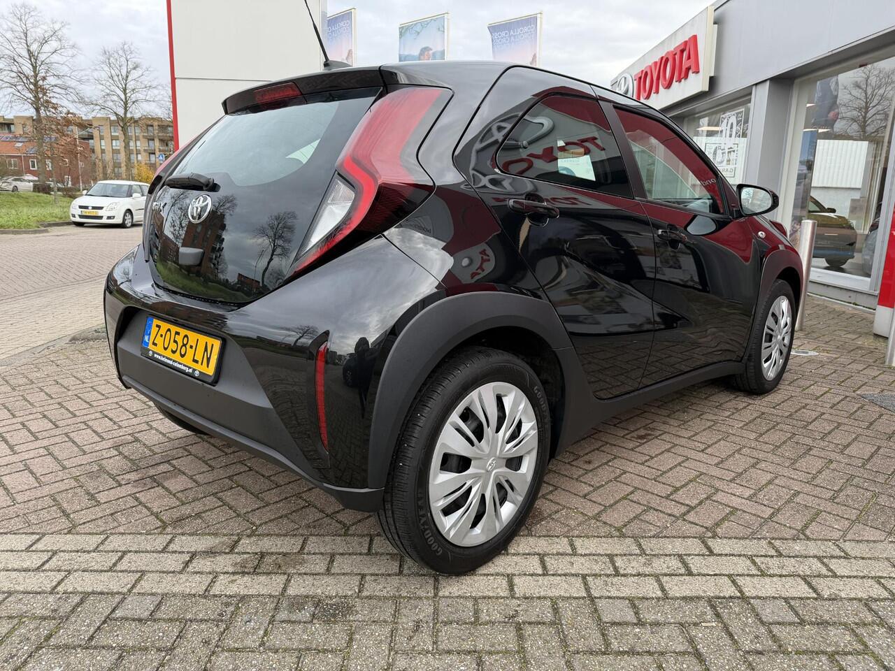 Toyota AYGO X 1.0 VVT-i MT Play Achteruitrij camera | Navigatie Apple CarPlay/Android Auto | Dealer onderhouden | Lage KM stand |