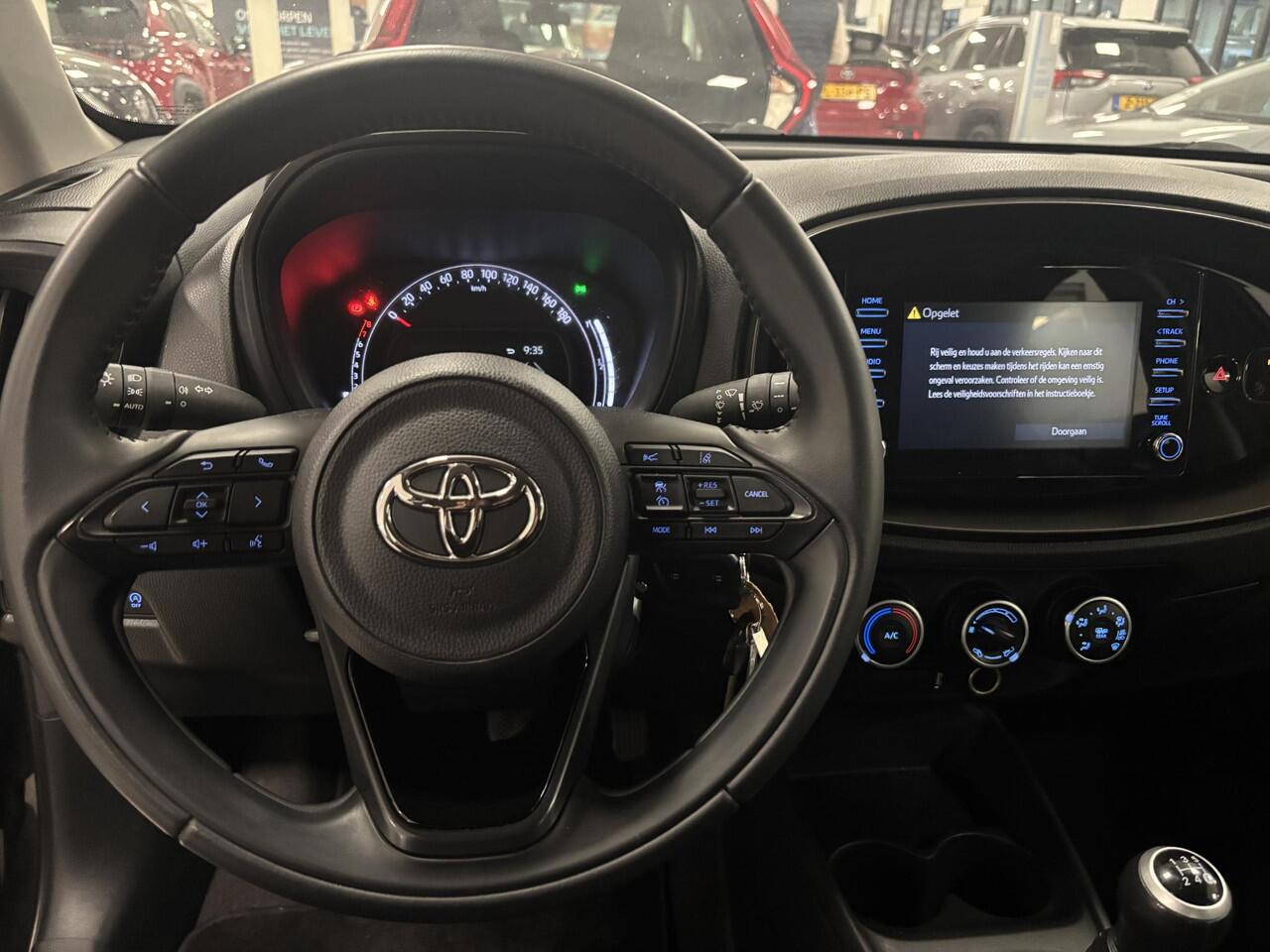 Toyota AYGO X 1.0 VVT-i MT Play SLECHTS 32.705KM, APPLE CARPLAY/ANDROID AUTO, TOT 2034 GARANTIE!