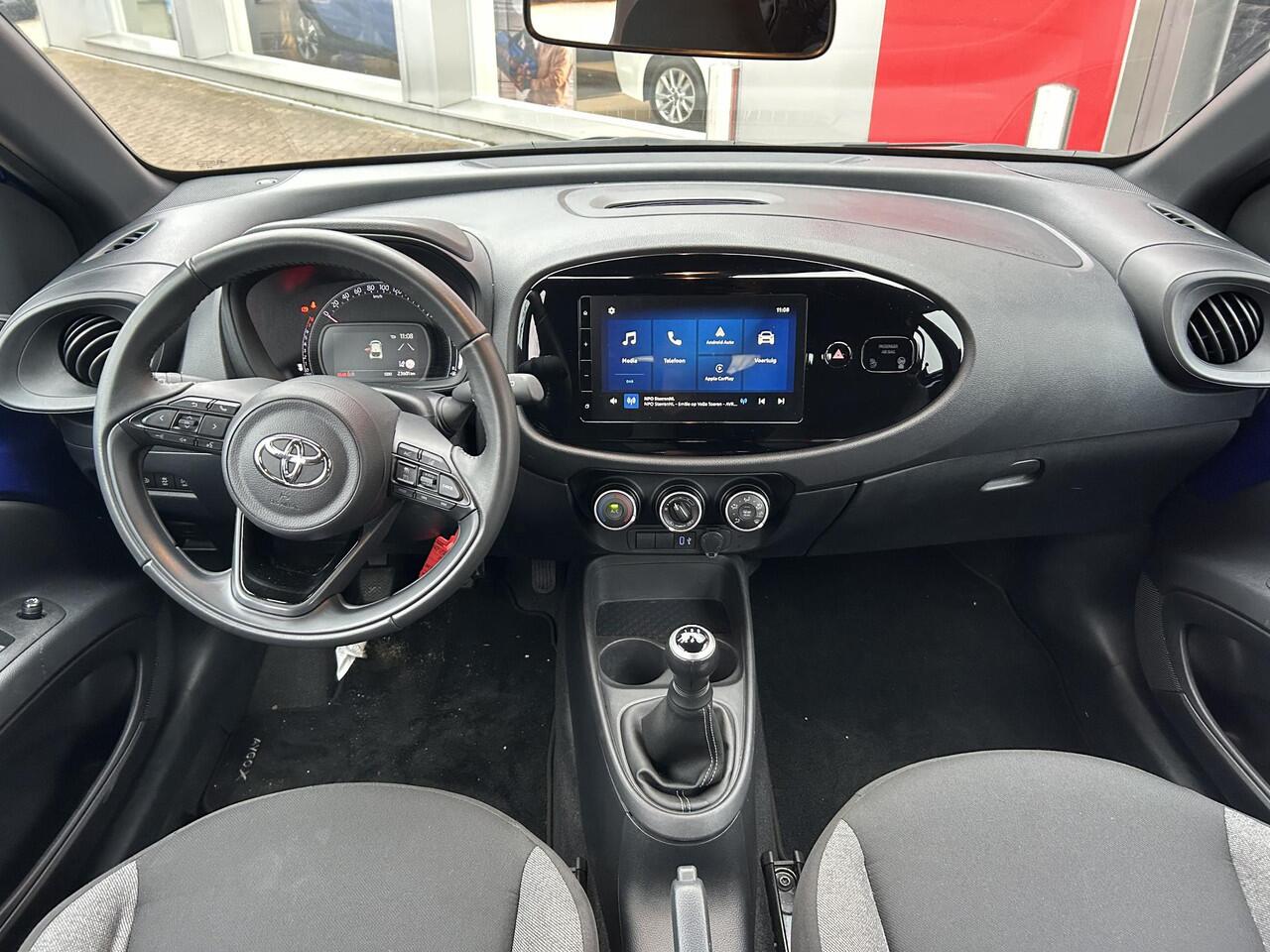 Toyota AYGO X 1.0 VVT-i MT Play Navigatie Apple CarPlay/Android Auto | Achteruitrij camera | Adaptieve cruise control | Dealer onderhouden |