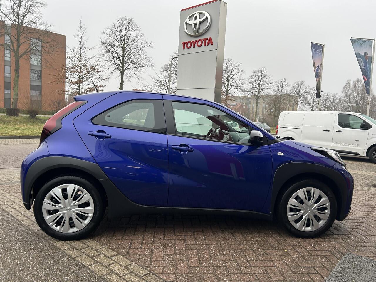 Toyota AYGO X 1.0 VVT-i MT Play Navigatie Apple CarPlay/Android Auto | Achteruitrij camera | Adaptieve cruise control | Dealer onderhouden |