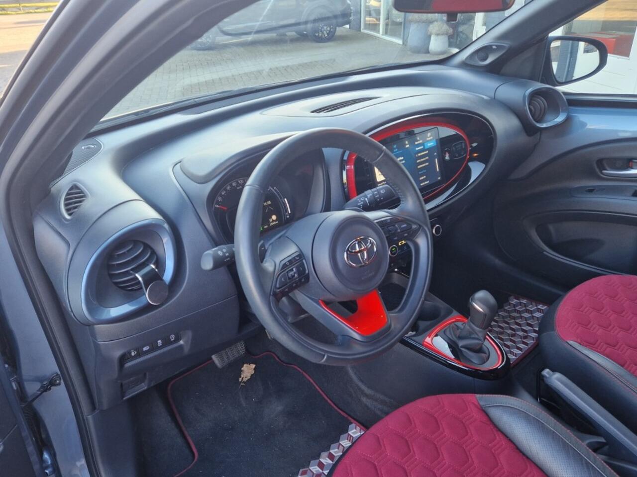 Toyota AYGO 1.0 VVT-I S-CVT Undercover!! Autom. Camera Leder ADCR JBL Sound Nw!