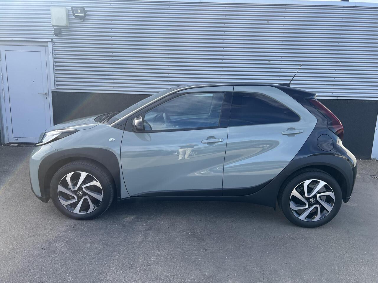 Toyota AYGO X 1.0 VVT-i MT Pulse 1e eign. NL-auto, BTW-auto, AppleCarplay/AndroidAuto LED, Navigatie, Achteruitrijcamera, LMV, Smart Key