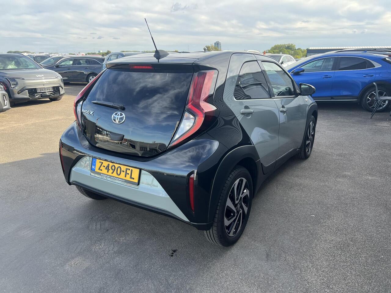 Toyota AYGO X 1.0 VVT-i MT Pulse 1e eign. NL-auto, BTW-auto, AppleCarplay/AndroidAuto LED, Navigatie, Achteruitrijcamera, LMV, Smart Key