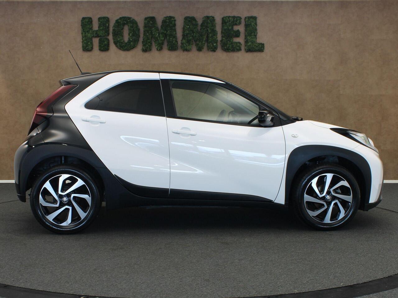 Toyota AYGO X 1.0 VVT-i MT Pulse - ORIGINEEL NEDERLANDSE AUTO - CLIMATE CONTROL - BI-TONE - APPLE CARPLAY/ANDROID AUTO - CRUISE CONTROL ADAPTIEF - LED KOPLAMPEN - EXTRA GETINT GLAS - LICHTMETALEN VELGEN 17 INCH