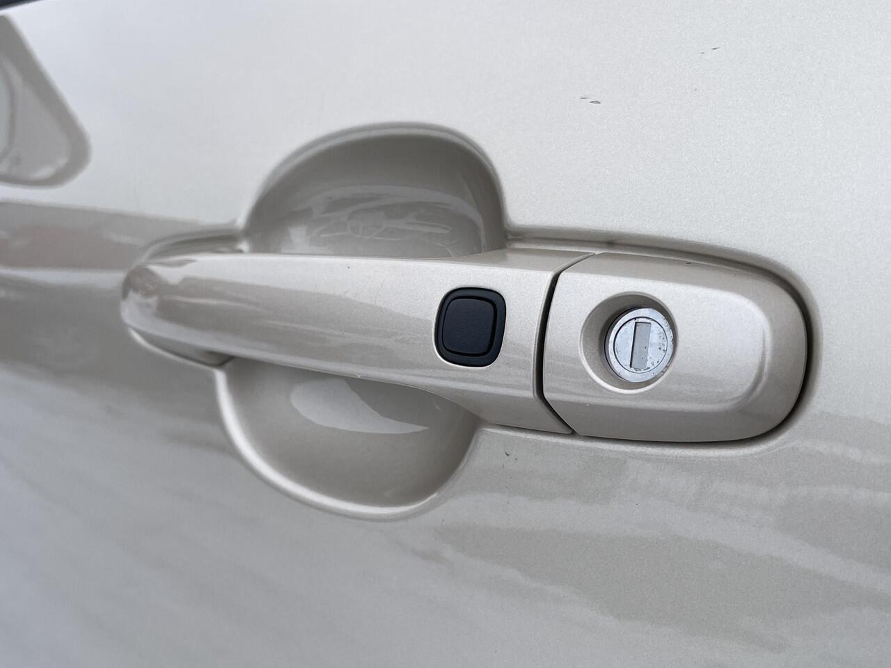 Toyota AYGO X 1.0 VVT-i S-CVT Premium / Schuifdak / JBL Audio / Stoelverwarming / Navigatie / Camera / Keyless Entry / 1ste eigenaarsauto.