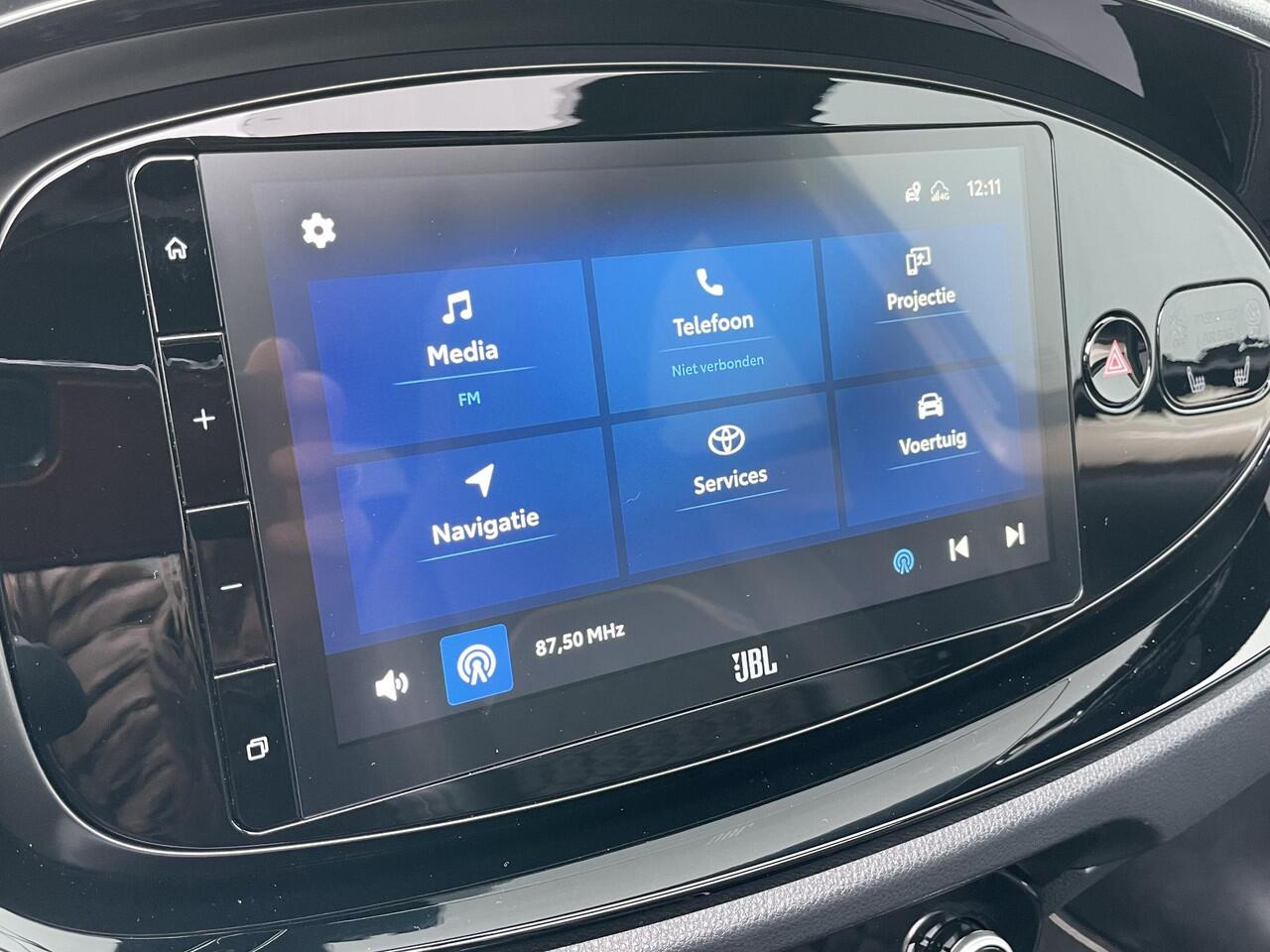 Toyota AYGO X 1.0 VVT-i S-CVT Premium / Schuifdak / JBL Audio / Stoelverwarming / Navigatie / Camera / Keyless Entry / 1ste eigenaarsauto.