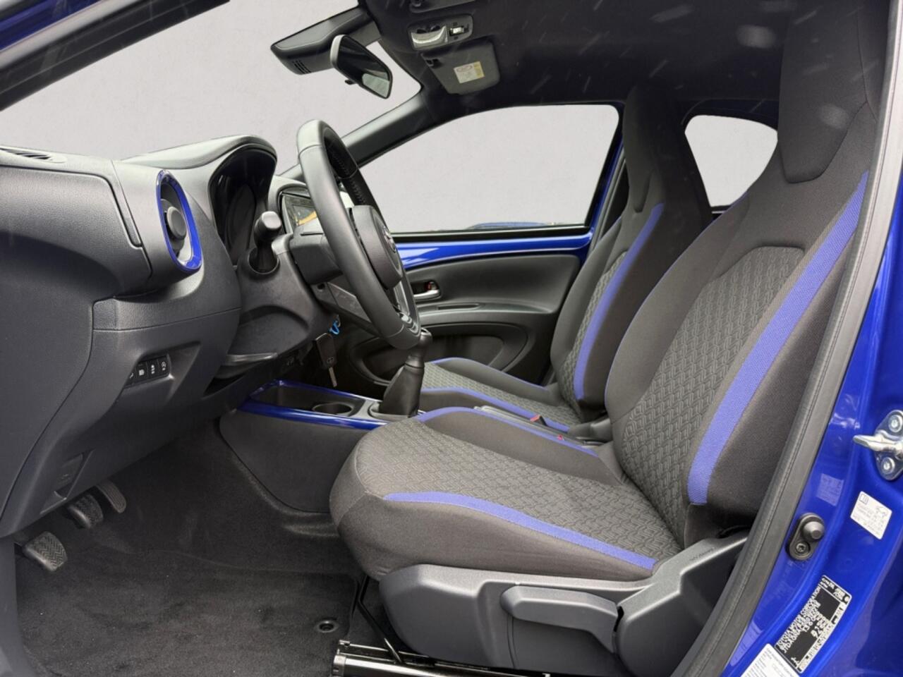 Toyota AYGO X 1.0 VVT-i MT Pulse | Bi-tone | all seasons