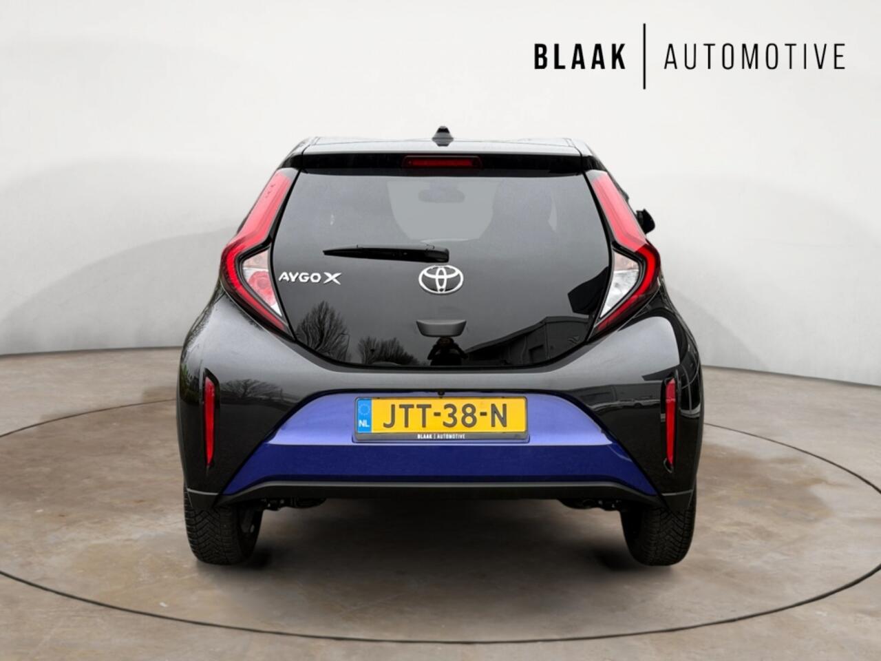 Toyota AYGO X 1.0 VVT-i MT Pulse | Bi-tone | all seasons