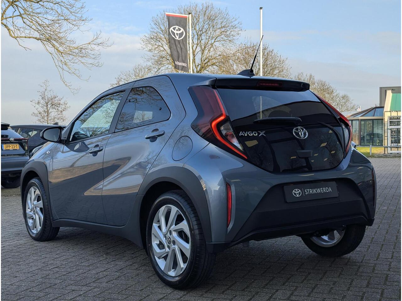 Toyota AYGO X 1.0 VVT-i MT first | Stoelverwarming | Climate Control | Camera | Led | ACC | Licht- regensensor
