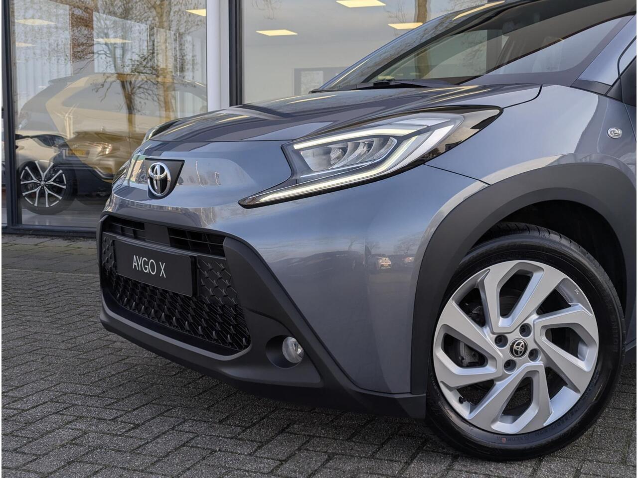 Toyota AYGO X 1.0 VVT-i MT first | Stoelverwarming | Climate Control | Camera | Led | ACC | Licht- regensensor