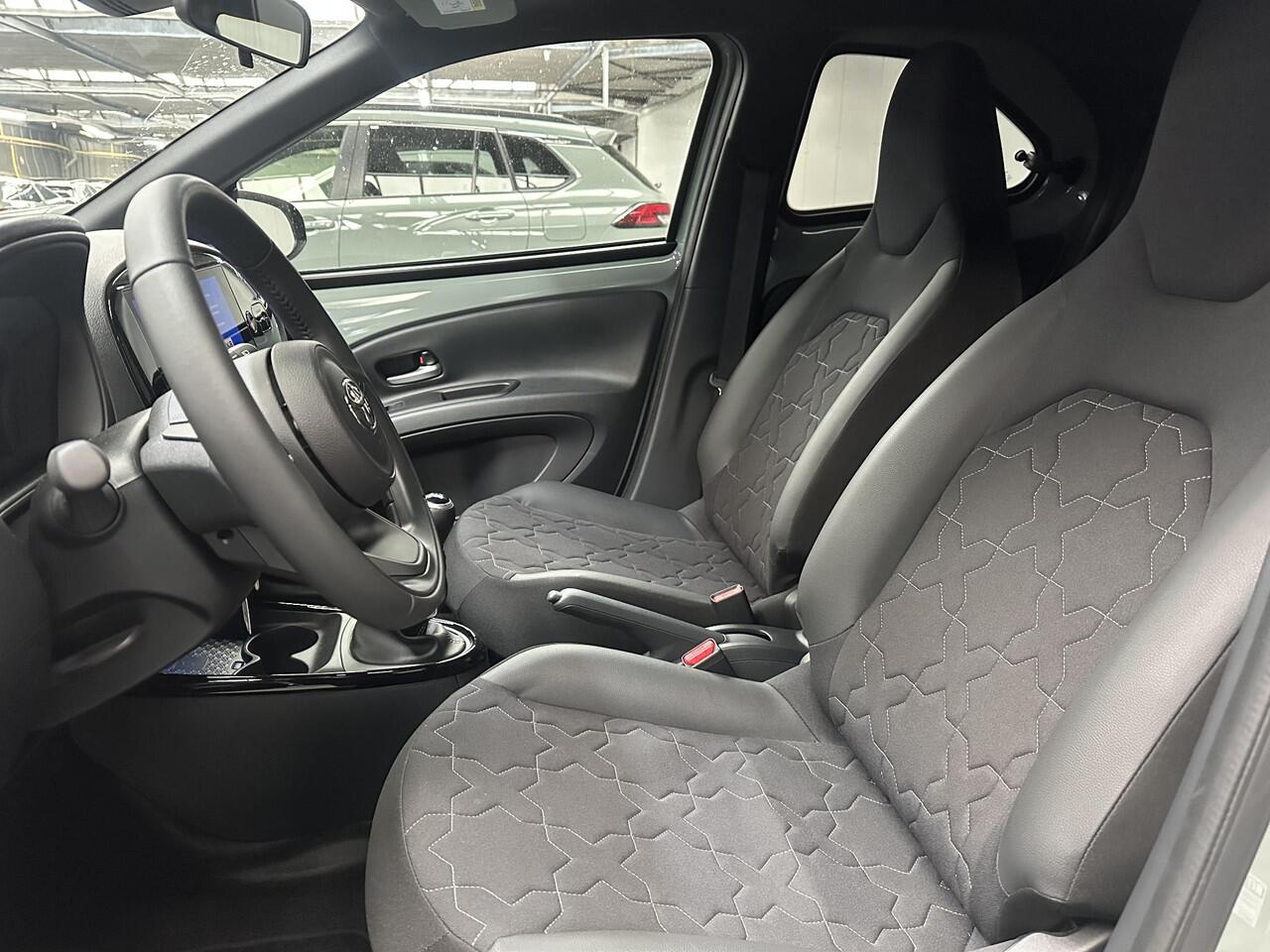 Toyota AYGO X 1.0 VVT-i MT Envy + Cabriodak, 1e eigenaar, NL Auto, slechts 9498KM