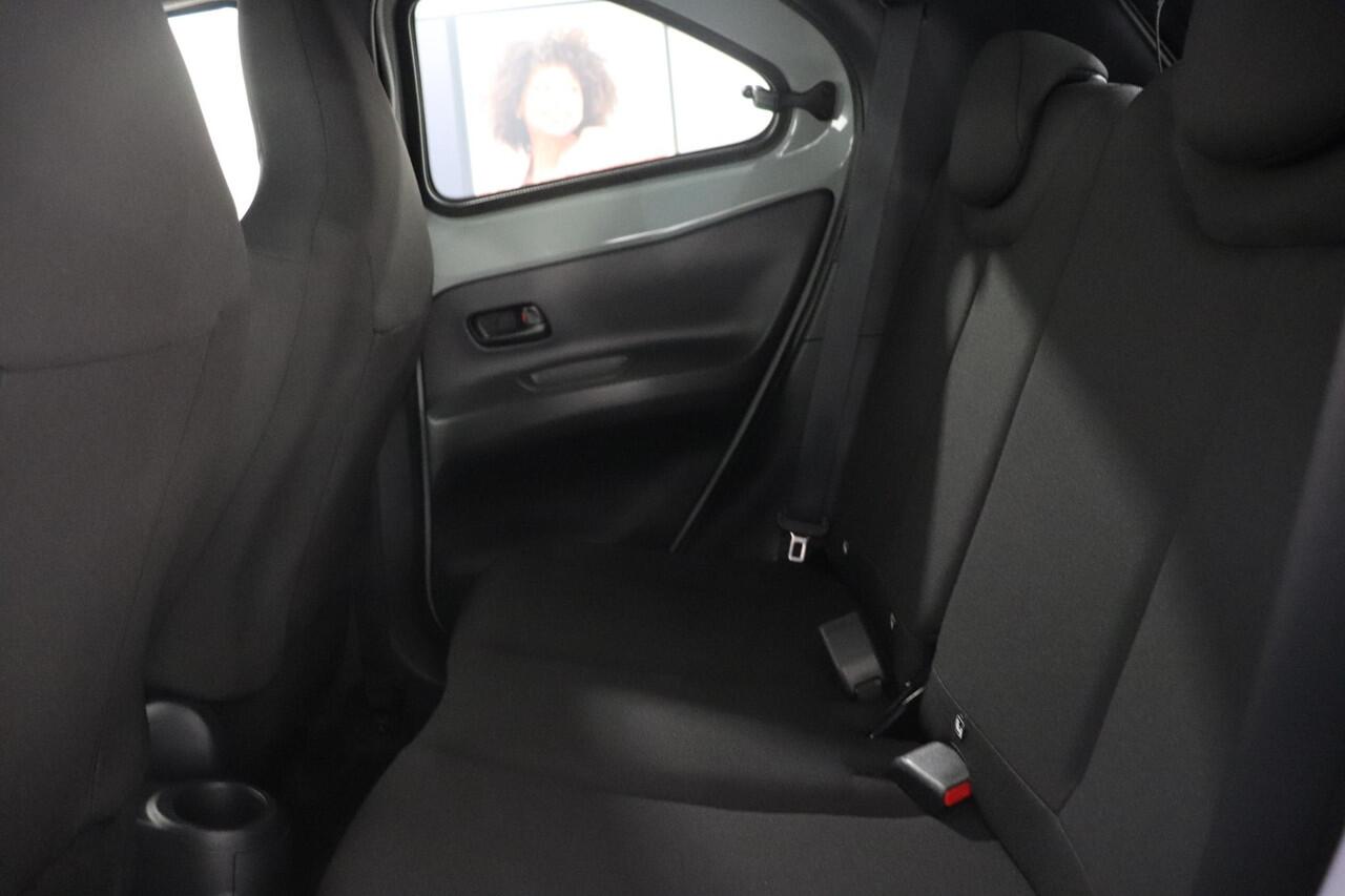 Toyota AYGO X 1.0 VVT-i Envy, Parkeersensoren, Apple Carplay / Android Auto, Smart Entry, Stoel verwarming, Camera!