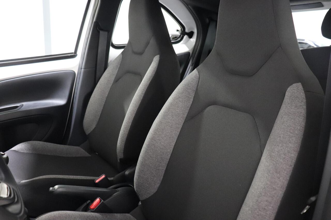 Toyota AYGO X 1.0 VVT-i MT Play, Apple Carplay & Android Auto, Camera, Cruise Control, 1e eigenaar!