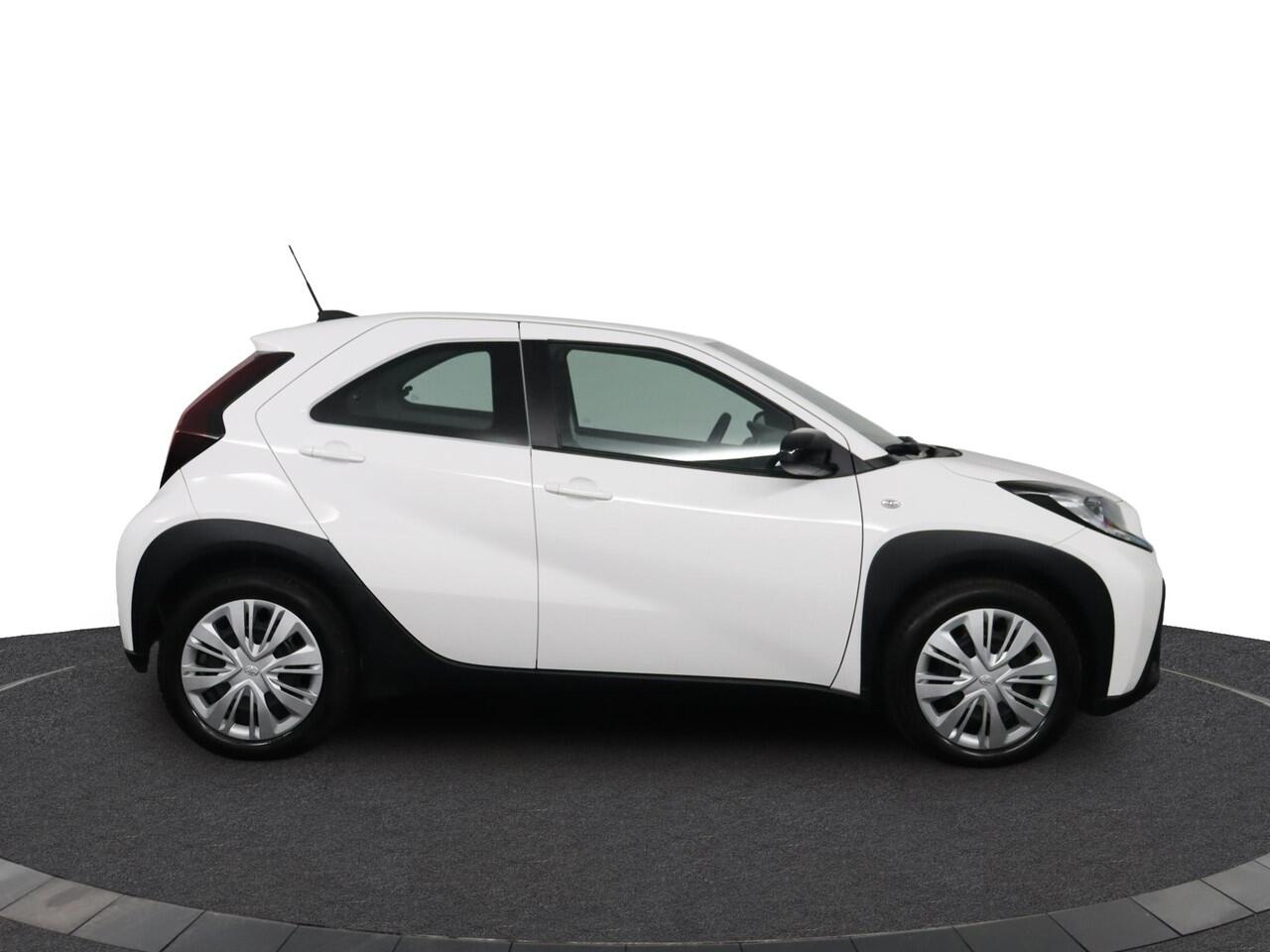 Toyota AYGO X 1.0 VVT-i MT Play | Apple carplay & Android auto | Parkeer camera | Cruise control |