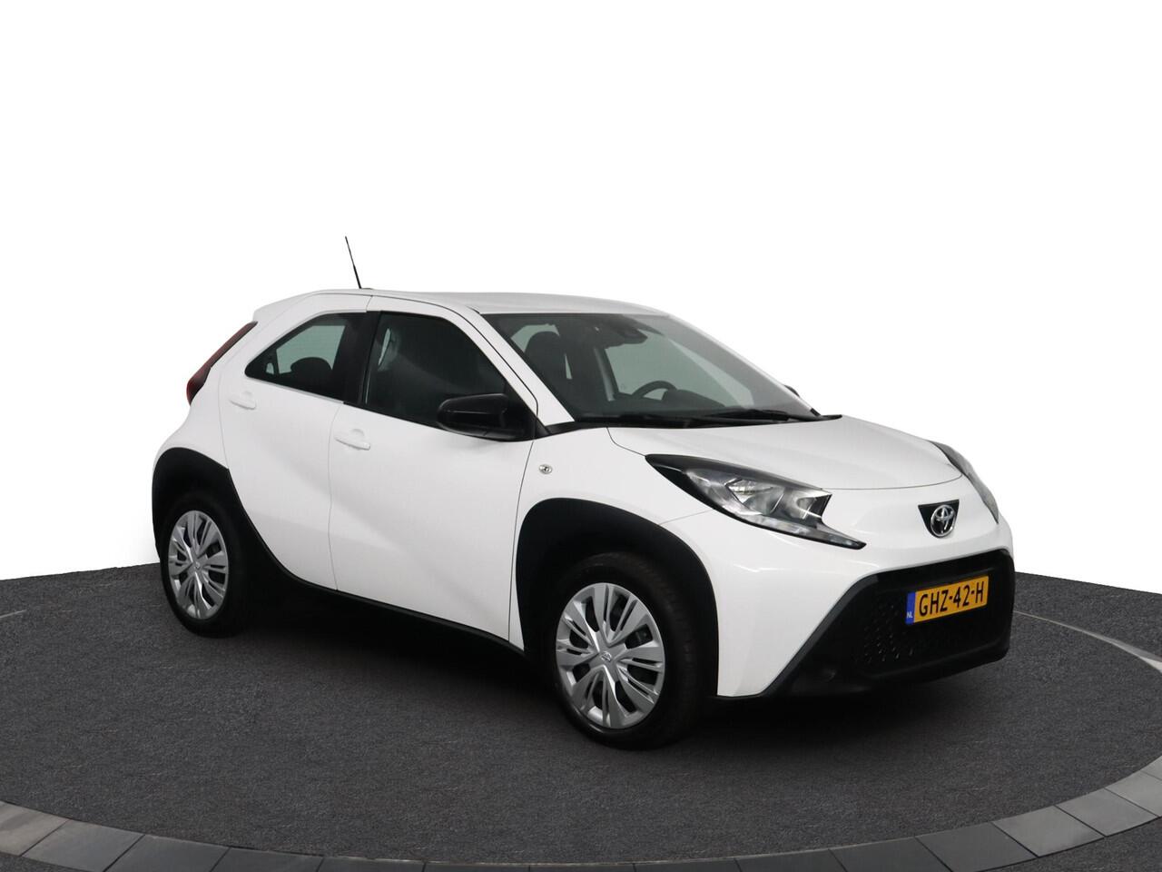 Toyota AYGO X 1.0 VVT-i MT Play | Apple carplay & Android auto | Parkeer camera | Cruise control |