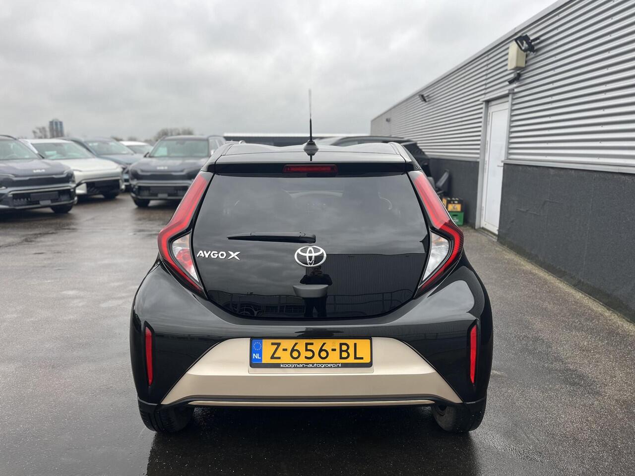 Toyota AYGO X 1.0 VVT-i S-CVT Automaat Pulse Nieuw geleverd, 1e eign. AppleCarPlay/AmdroidAuto, 18" LMV, Privacy glass, Climate control,Adaptieve Cruise control