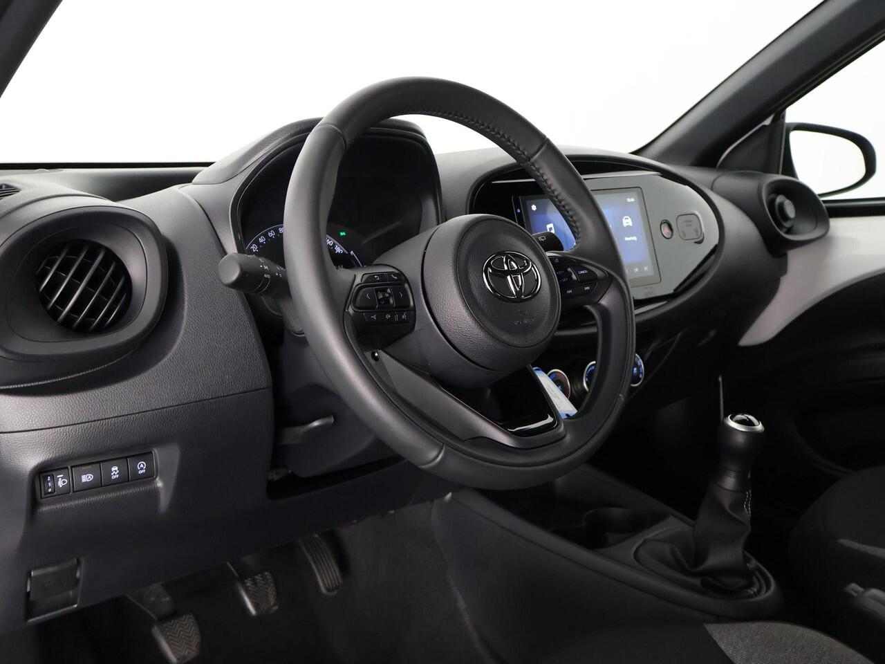 Toyota AYGO X VVT-i MT PLAY BLACK & WHITE 1e EIG GARANTIE 6-2034 CARPLAY NAVI.ADAPTIVE CRUISE.CAMERA