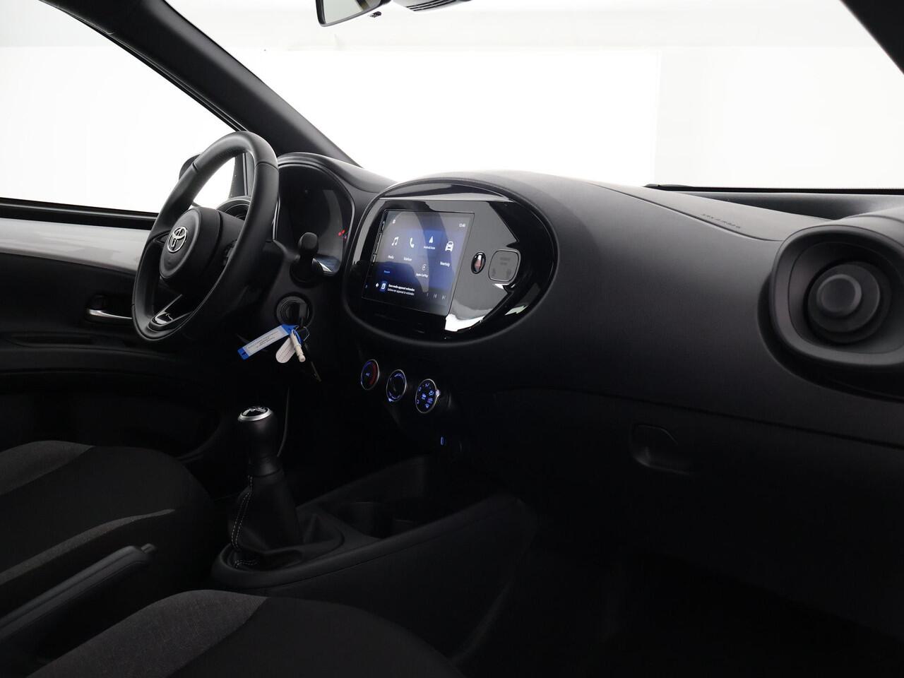 Toyota AYGO X VVT-i MT PLAY BLACK & WHITE 1e EIG GARANTIE 6-2034 CARPLAY NAVI.ADAPTIVE CRUISE.CAMERA
