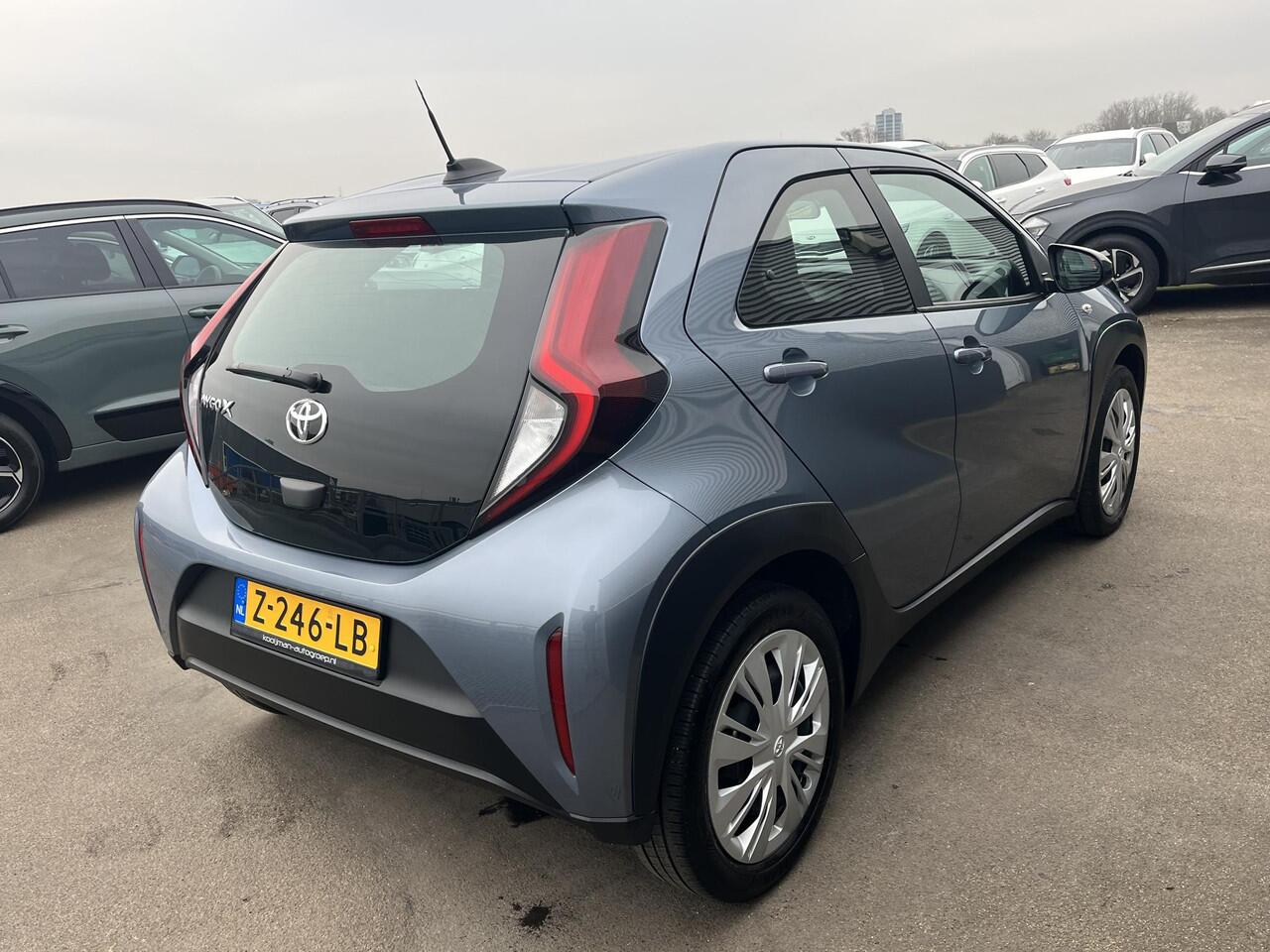 Toyota AYGO X 1.0 VVT-i MT Play Navigatie Apple CarPlay/Android Auto, achteruitrij camera, adaptieve cruise control, NL-auto!