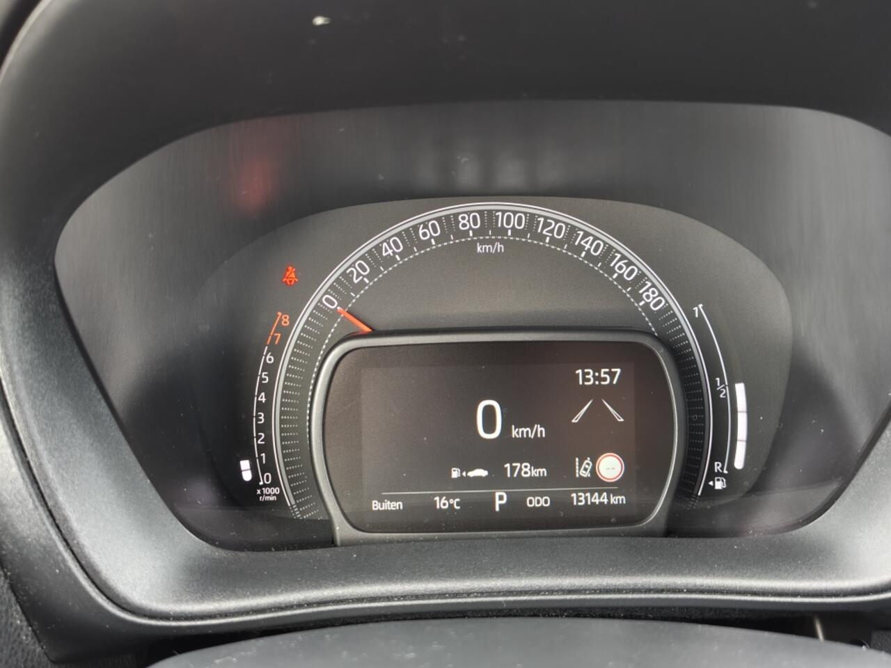 Toyota AYGO X 1.0 VVT-i S-CVT Premium | Sensoren v/a | JBL | Navi | Adaptive C