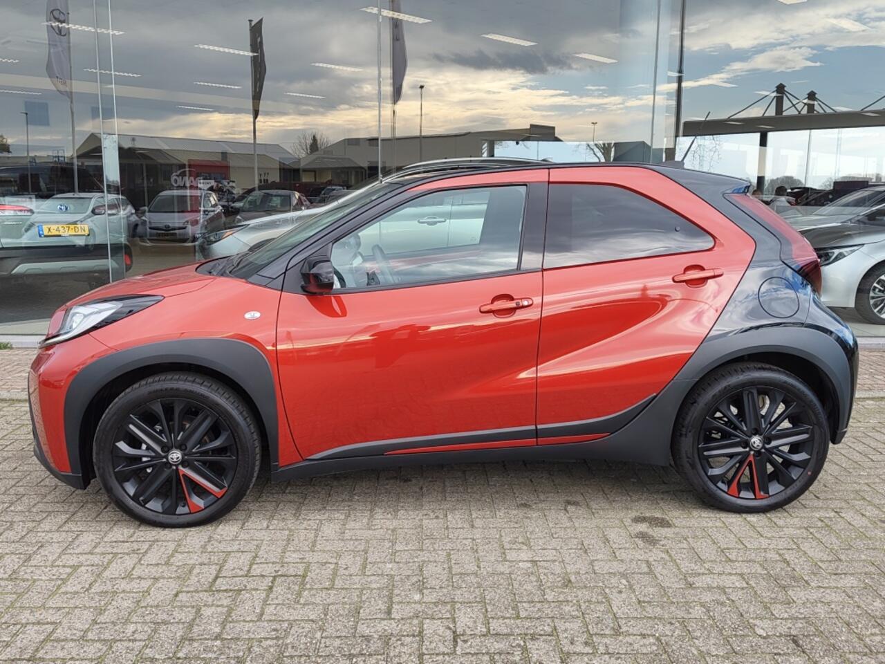 Toyota AYGO X 1.0 VVT-i S-CVT Premium | Sensoren v/a | JBL | Navi | Adaptive C