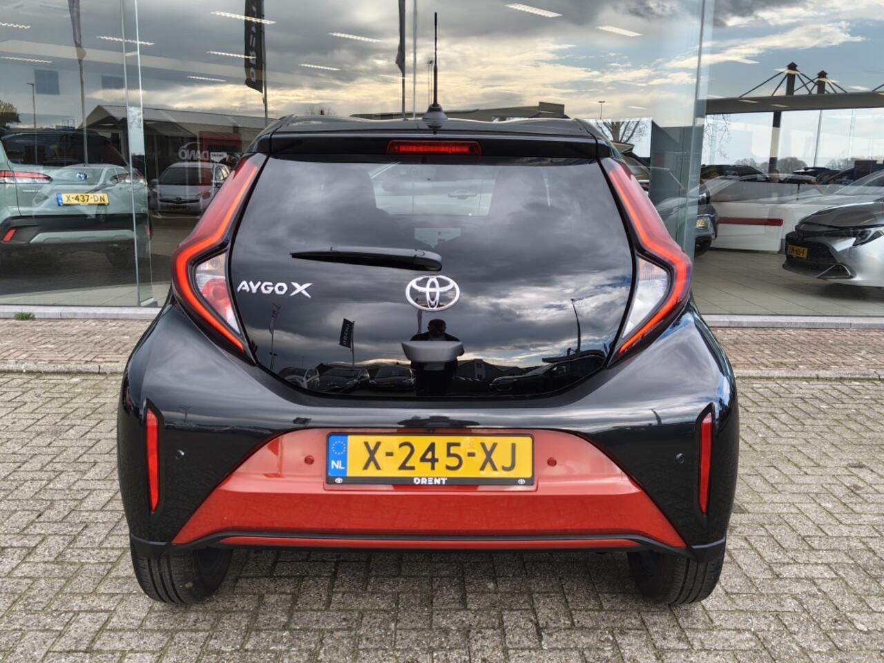 Toyota AYGO X 1.0 VVT-i S-CVT Premium | Sensoren v/a | JBL | Navi | Adaptive C