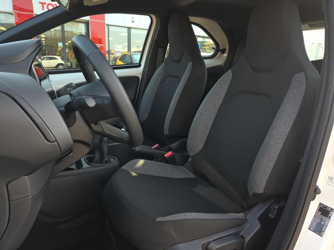 Toyota AYGO X 1.0 VVT-i MT Play | Apple CarPlay | Parkeercamera | Rijklaar incl. garantie |