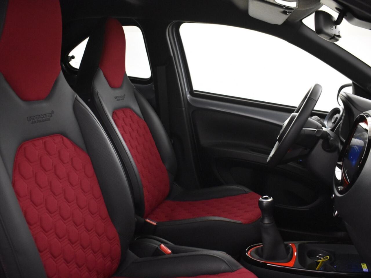 Toyota AYGO X 1.0 VVT-i MT Undercover | Full option | JBL | PDC V+A |