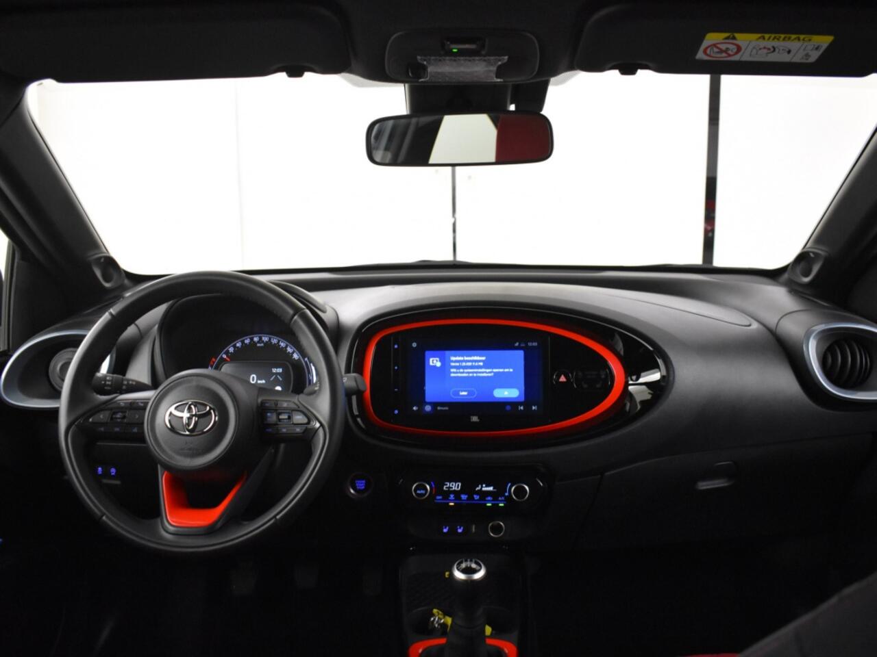 Toyota AYGO X 1.0 VVT-i MT Undercover | Full option | JBL | PDC V+A |