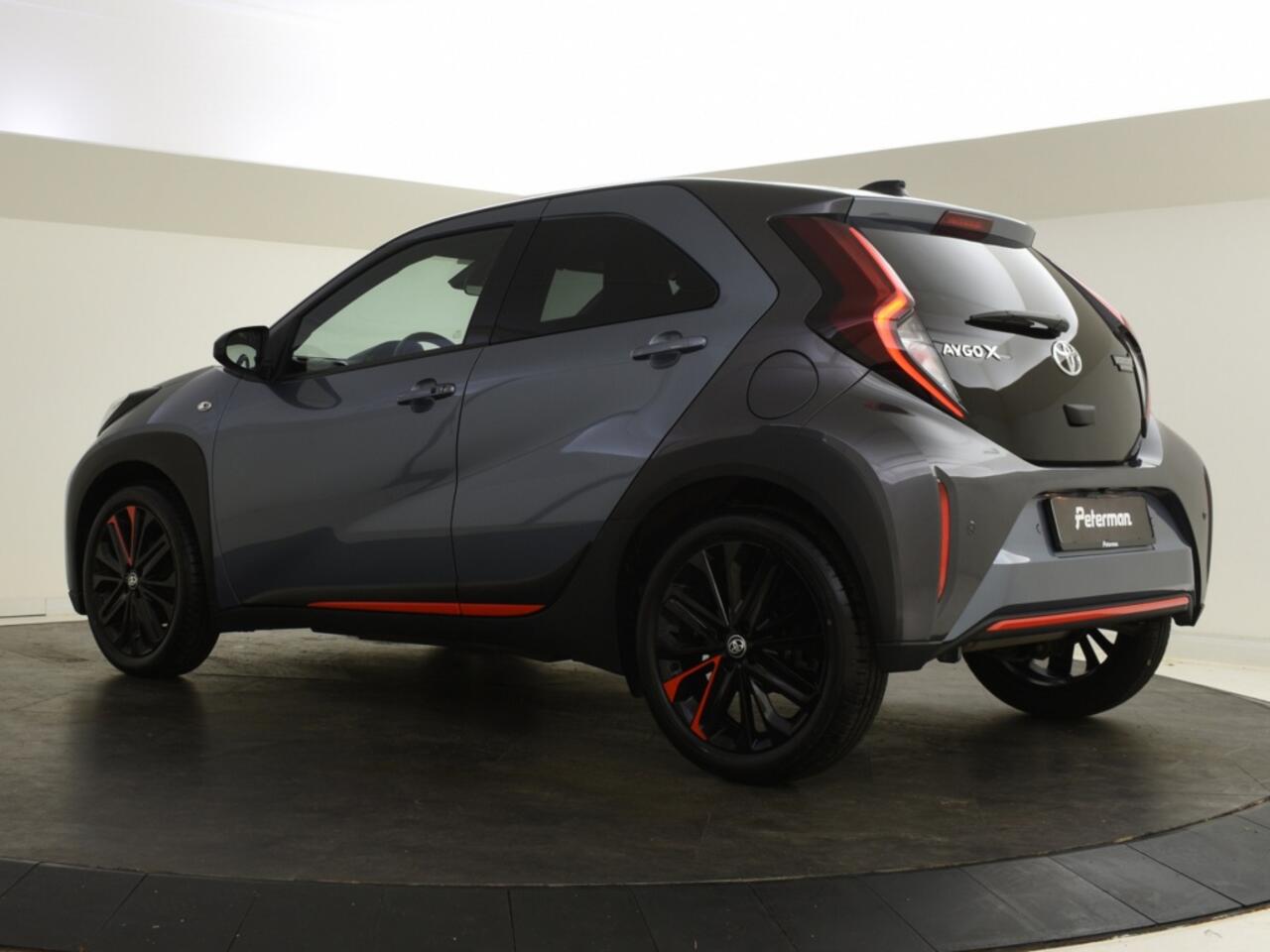 Toyota AYGO X 1.0 VVT-i MT Undercover | Full option | JBL | PDC V+A |