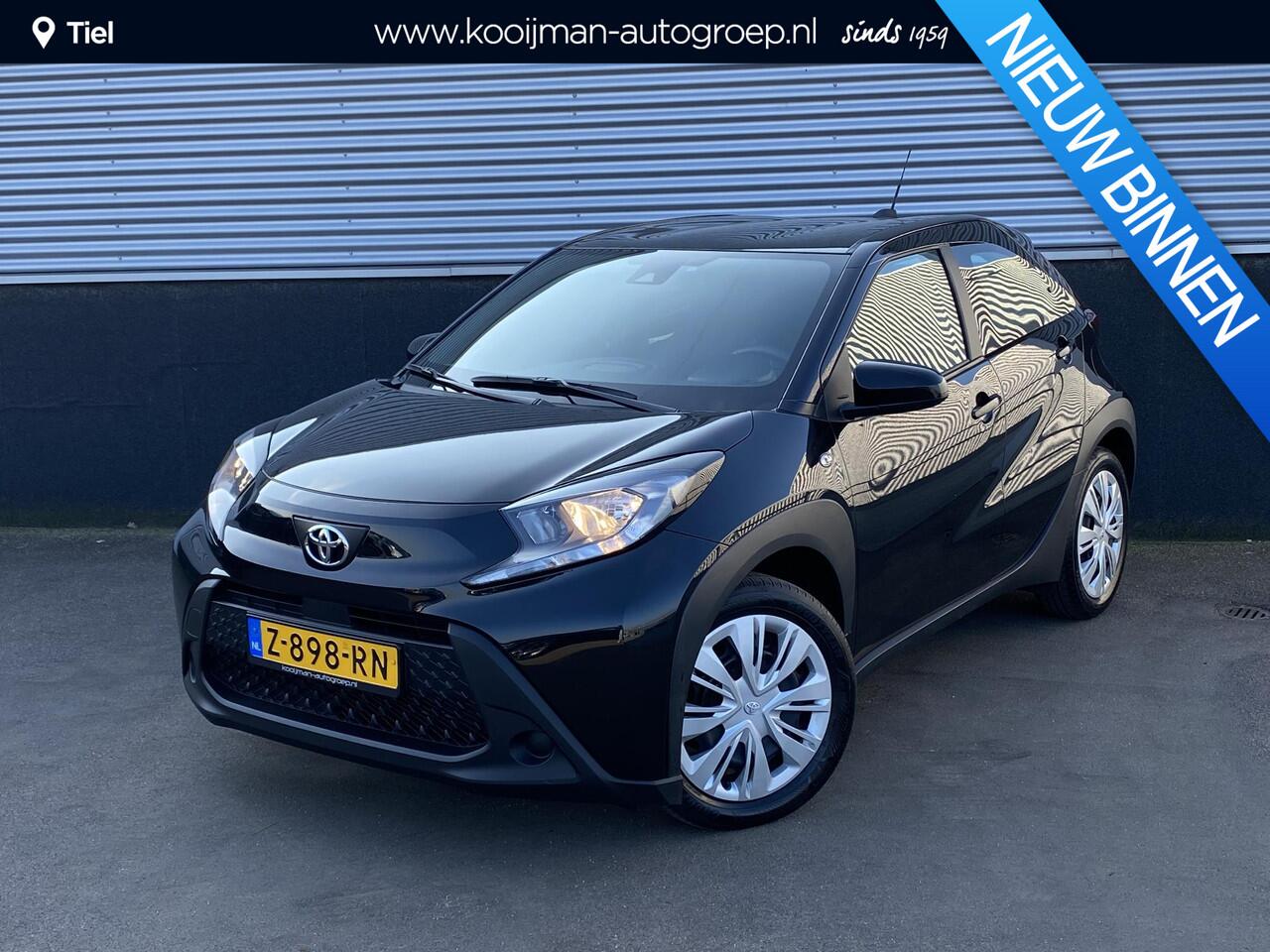 Toyota AYGO X 1.0 VVT-i MT Play Nette Nederlandse auto, achteruitrij camera, navigatie Apple CarPlay/Android Auto, neerklapbare achterbank, adaptieve cruise control!