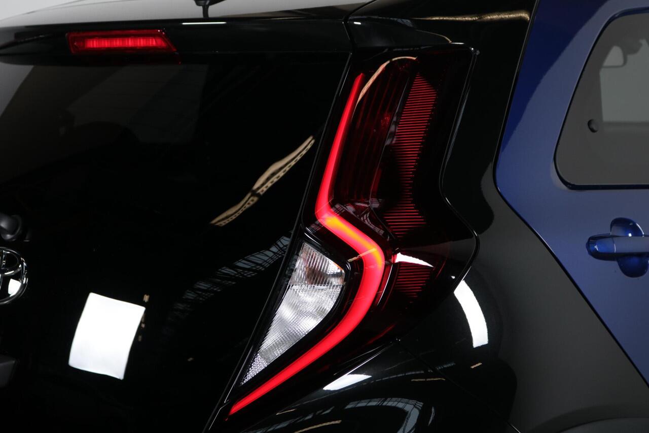 Toyota AYGO X 1.0 VVT-i Automaat Pulse met Design pack, Apple Carplay/Android Auto, Parkeercamera, 18" inch lm velgen!