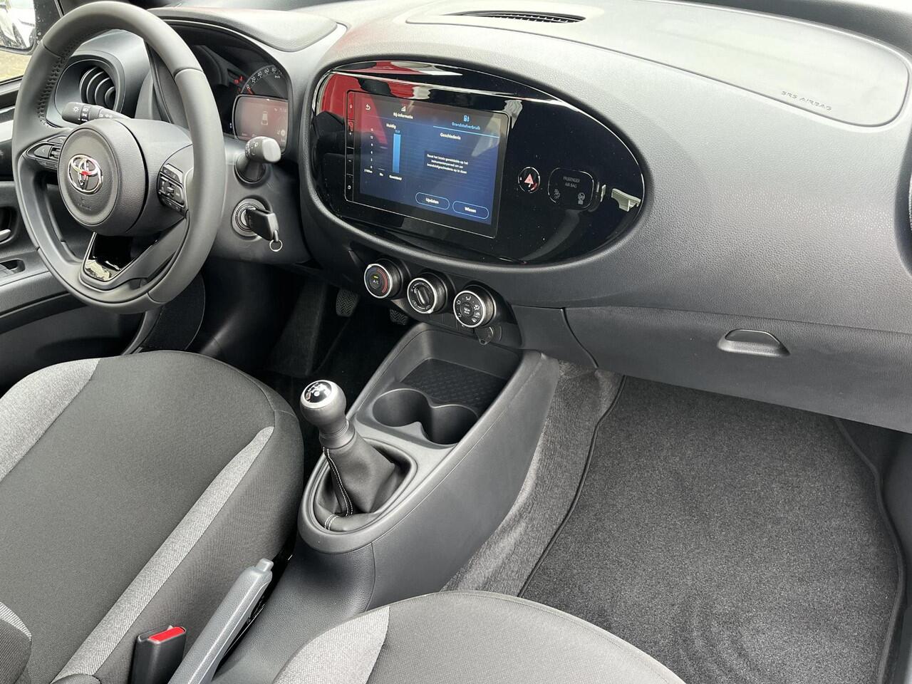 Toyota AYGO X 1.0 VVT-i MT Play | Demonstratie auto | Night Sky Black metallic |