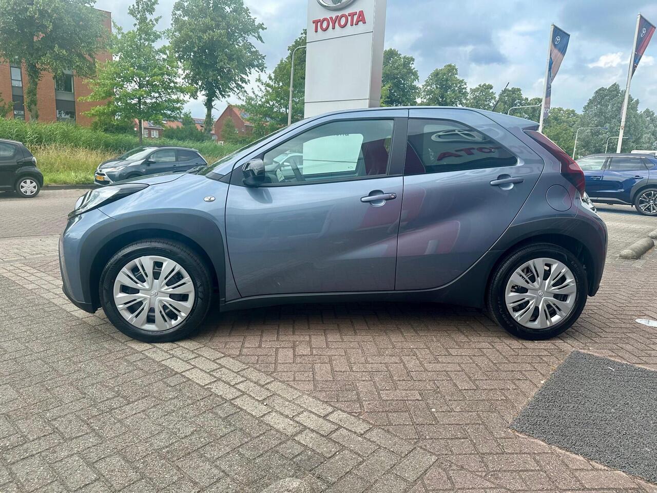 Toyota AYGO X 1.0 VVT-i MT Play