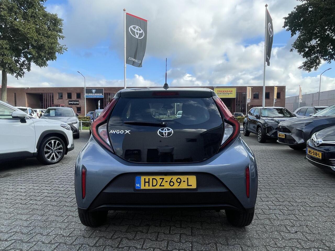 Toyota AYGO X 1.0 VVT-i MT Play
