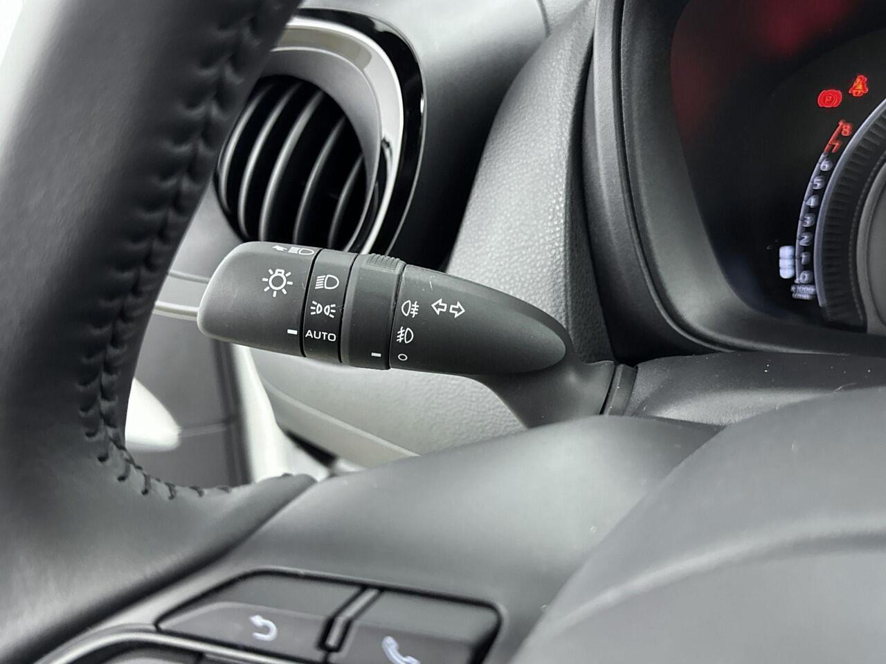 Toyota AYGO X 1.0 VVT-i MT Pulse 72PK | Apple CarPlay & Android Auto | Achteruitrijcamera | Lichtmetalen Velgen | Climate Control