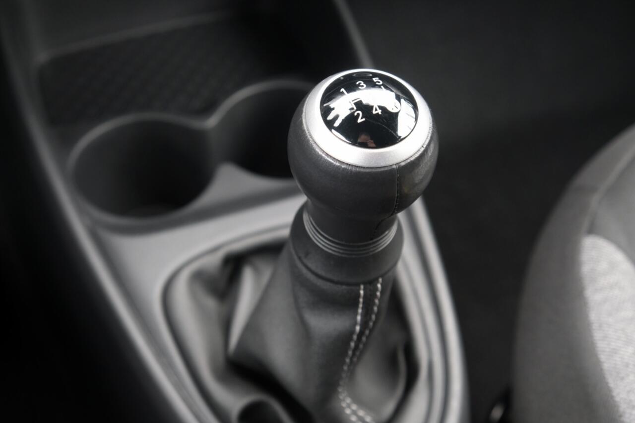 Toyota AYGO 1.0 VVT-i MT Play | Achteruitrijcamera | Buitenspiegels elektris