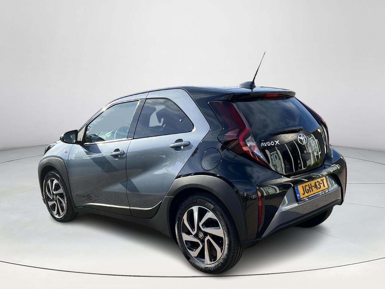 Toyota AYGO X 1.0 VVT-i MT Pulse | Demonstratie auto | Celestite grey met zwart dak |