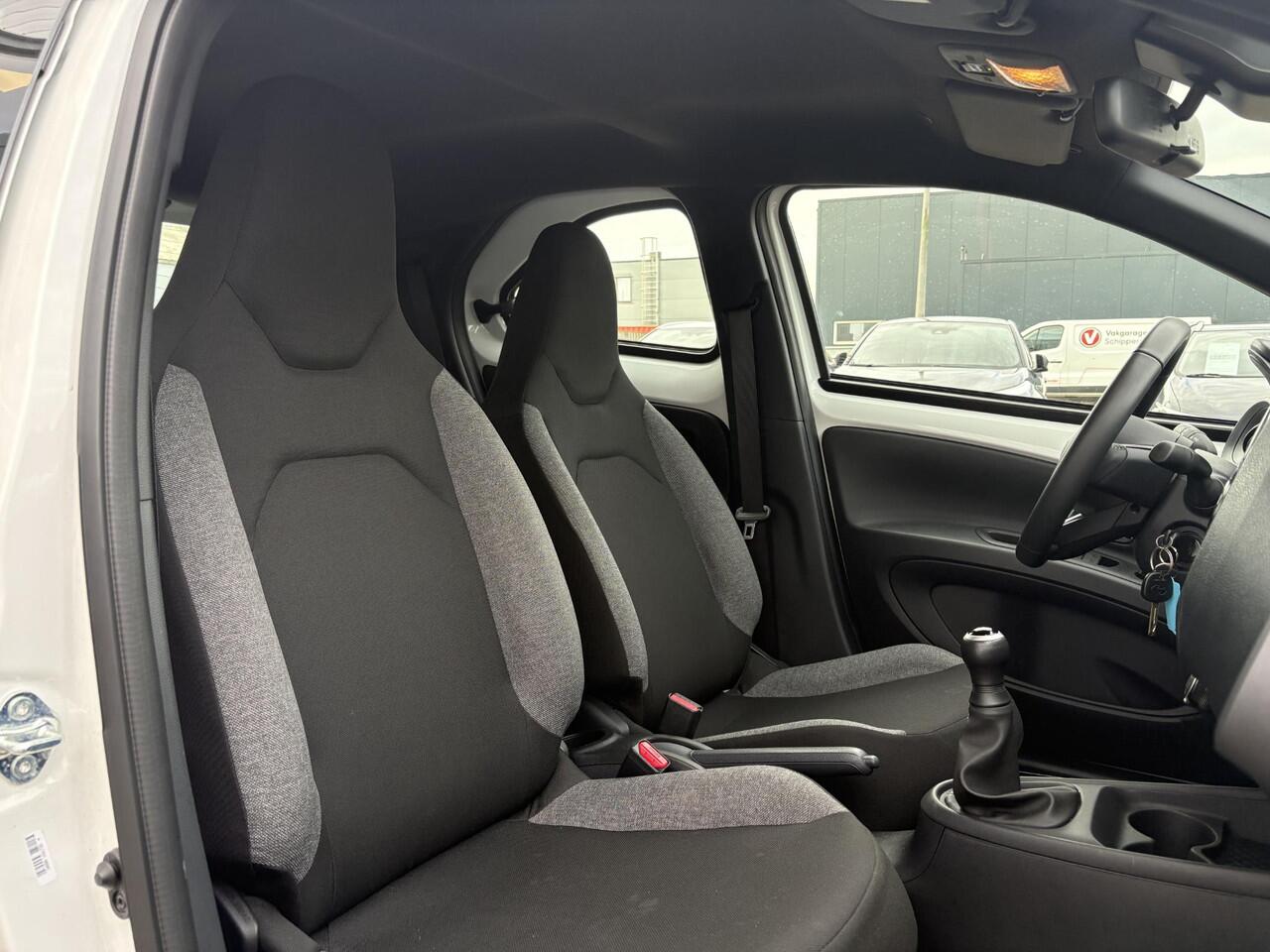 Toyota AYGO X 1.0 VVT-i MT Play