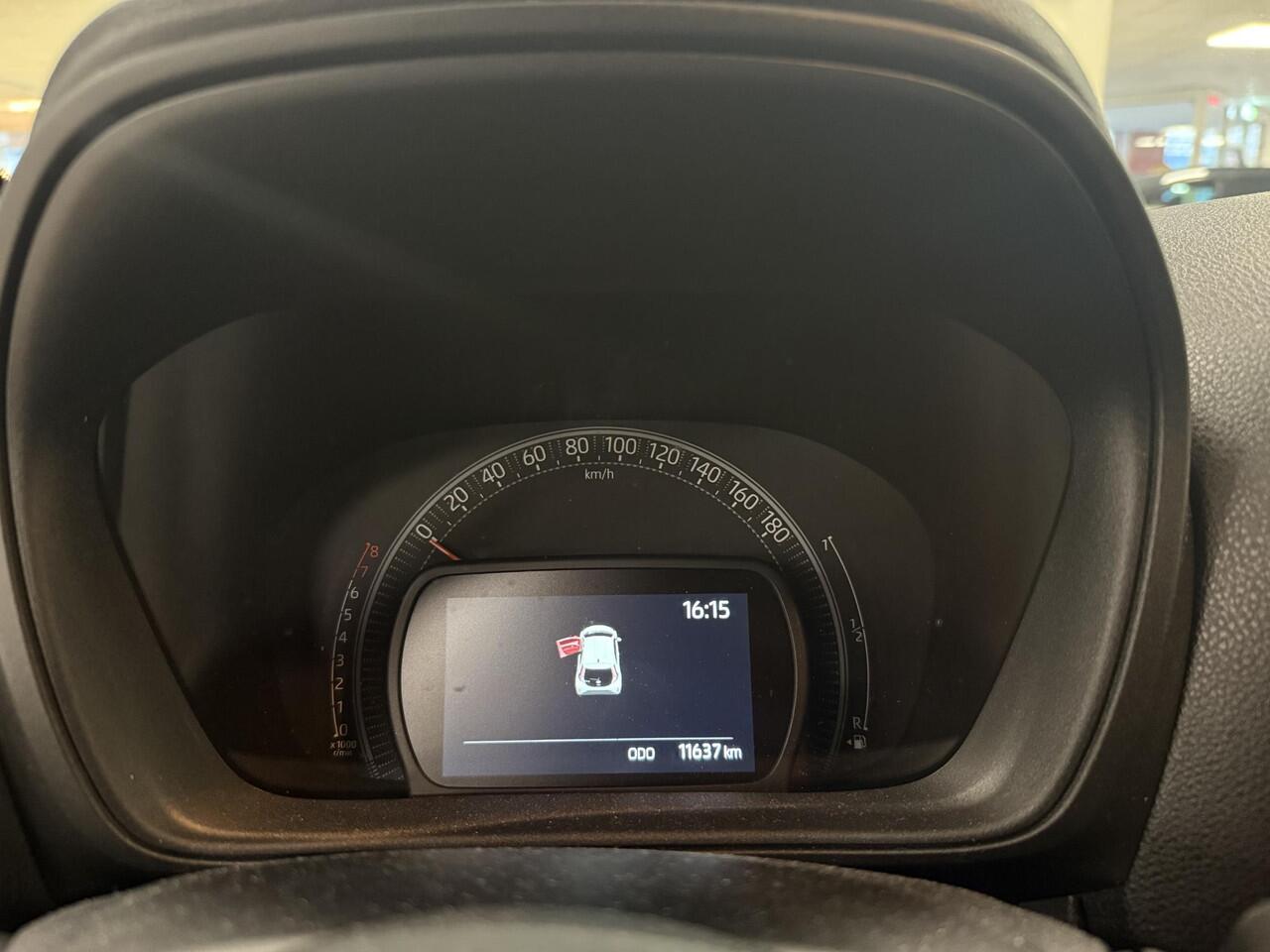 Toyota AYGO X 1.0 VVT-i MT Play + Trekhaak, NL Auto, zeer netjes 1e eigenaar en BTW auto