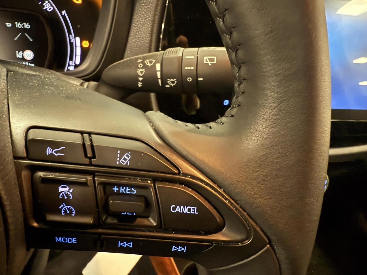 Toyota AYGO X 1.0 VVT-i MT Play + Trekhaak, NL Auto, zeer netjes 1e eigenaar en BTW auto