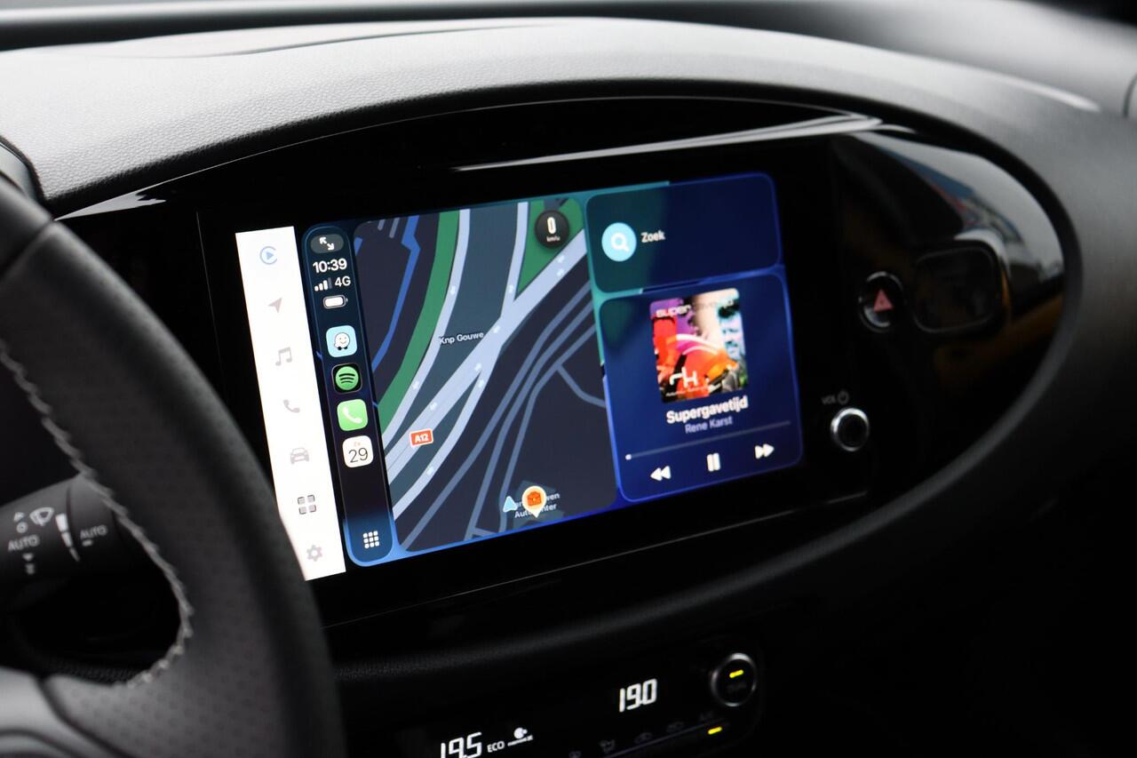 Toyota AYGO X Hybrid 115 GR Sport, JBL Audio, Apple Carplay / Android Auto, Parkeercamera, Draadloos oplader, Gezichtscamera, Keyless Entry.