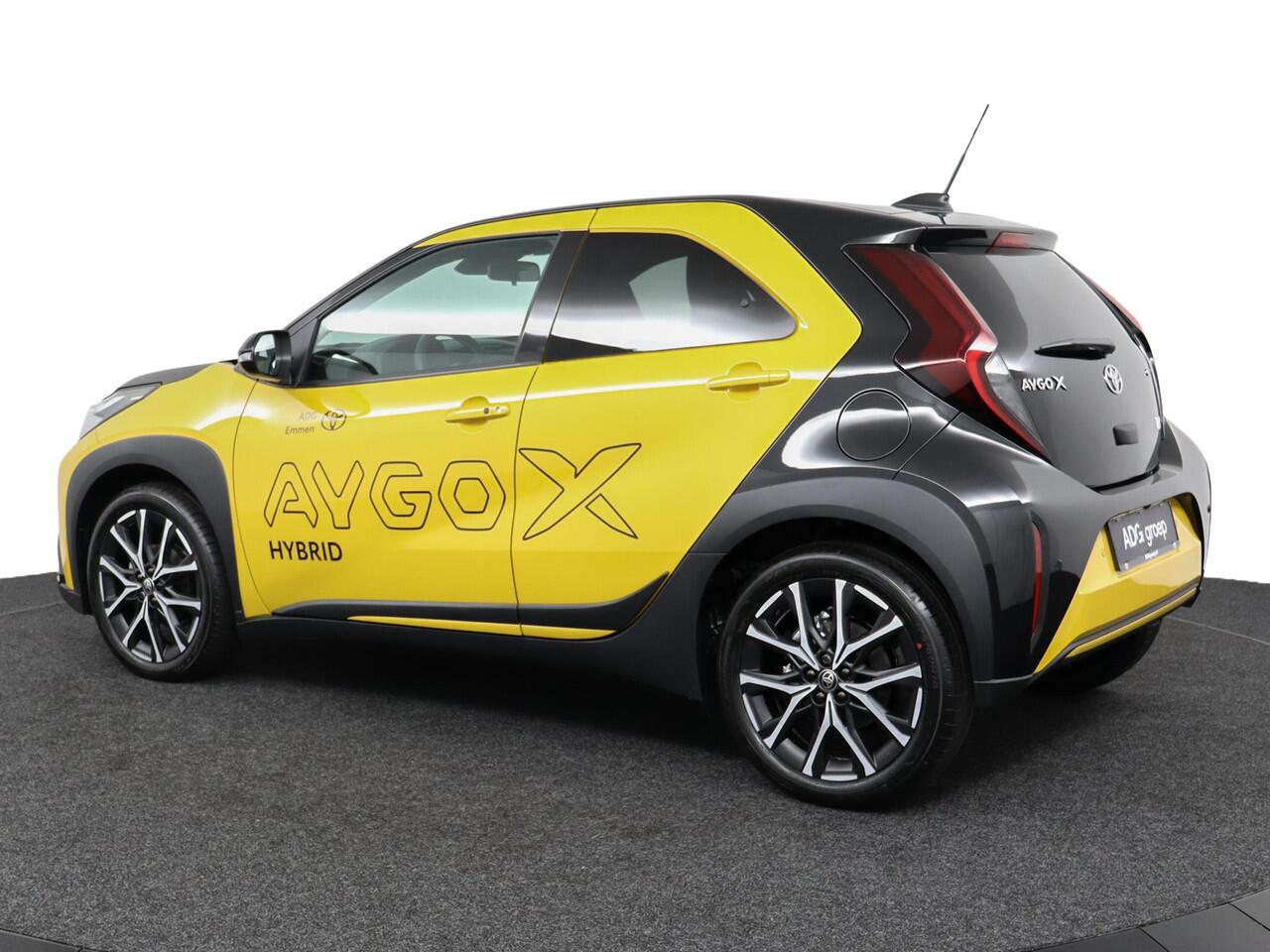 Toyota AYGO X Hybrid 115 GR Sport | Stoel verwarming | Keyles entry | Draadloze telefoonlader | Parkeersensoren | JBL premium sound |