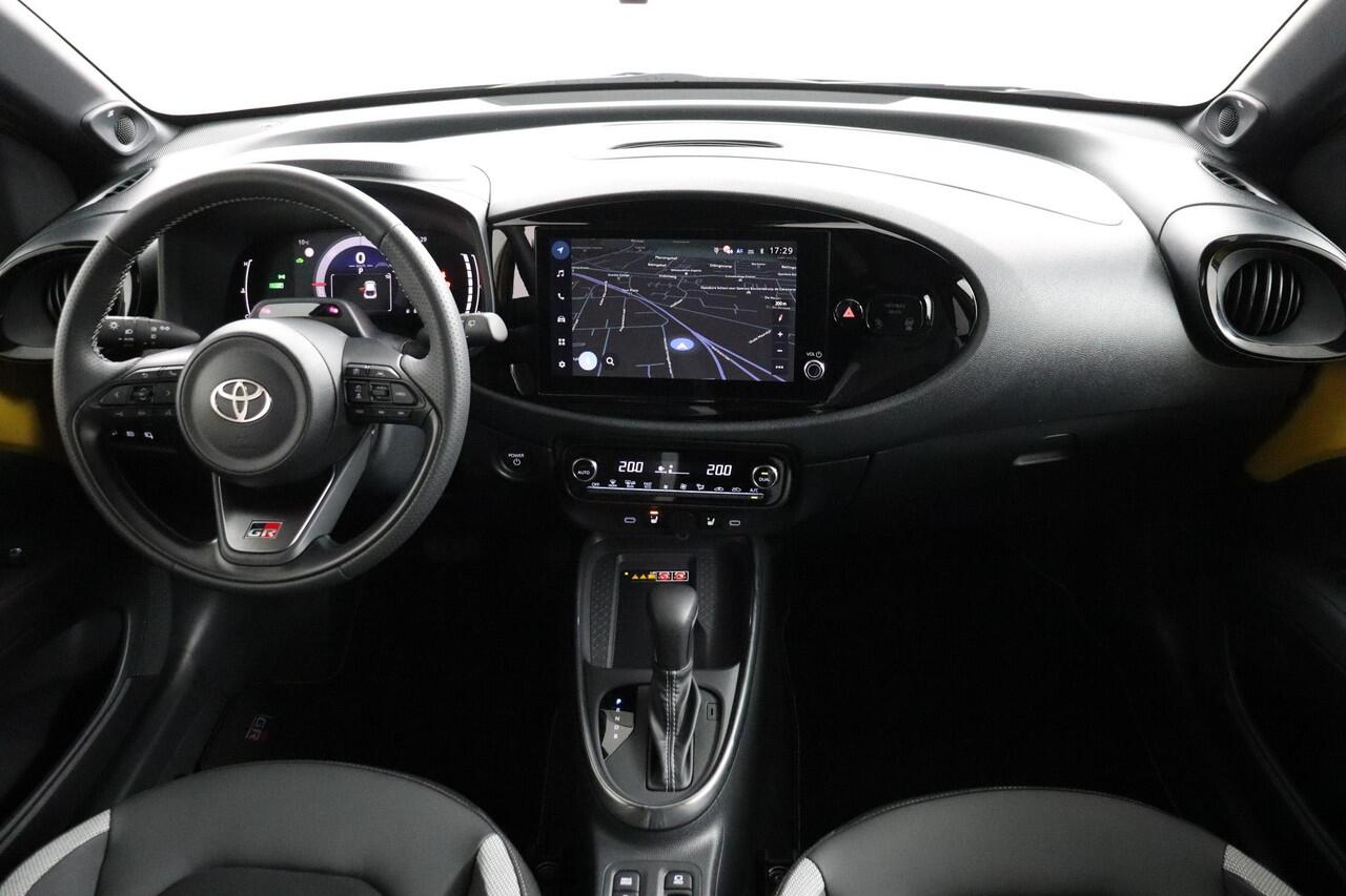 Toyota AYGO X Hybrid 115 GR Sport | Stoel verwarming | Keyles entry | Draadloze telefoonlader | Parkeersensoren | JBL premium sound |