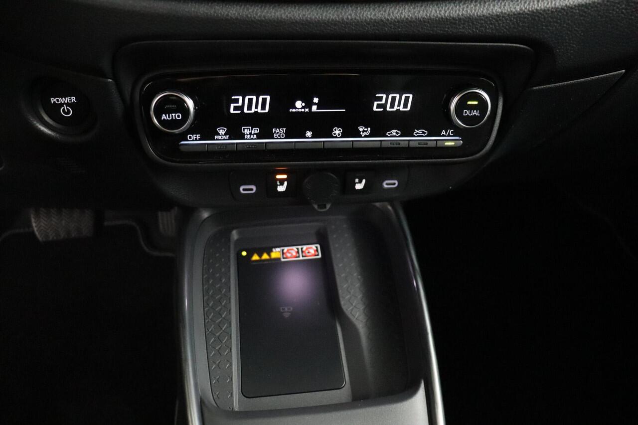 Toyota AYGO X Hybrid 115 GR Sport | Stoel verwarming | Keyles entry | Draadloze telefoonlader | Parkeersensoren | JBL premium sound |